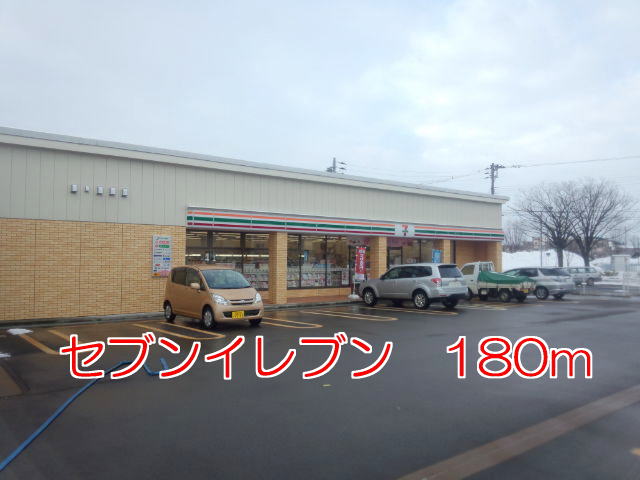 Convenience store. 180m to Seven-Eleven (convenience store)