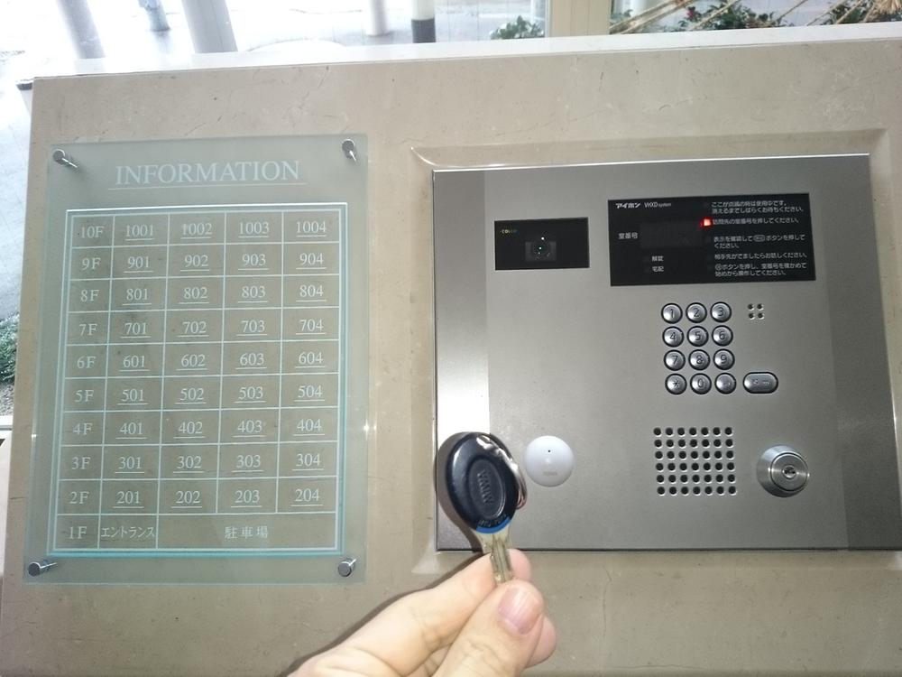 Entrance. And monitor with intercom, IC certification of auto-lock system.