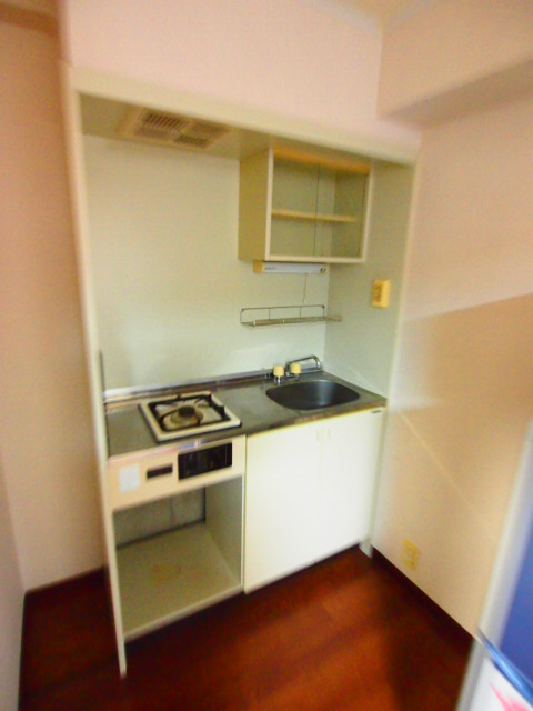 Kitchen. A small kitchen ・ Gas stove with 1-neck