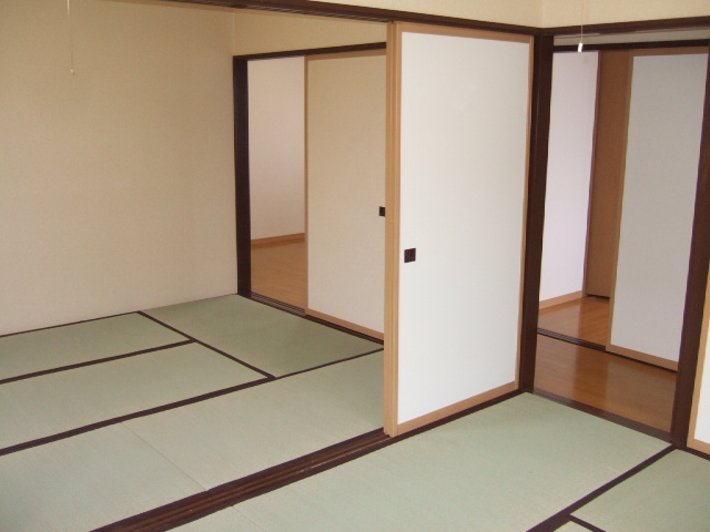 Living and room. 6-mat Japanese-style room ・ 6-mat Japanese-style room