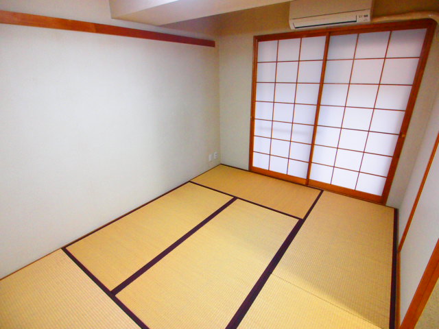 Living and room. Japanese-style room 6 quires, Air-conditioned new