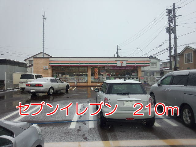 Convenience store. 210m to Seven-Eleven (convenience store)