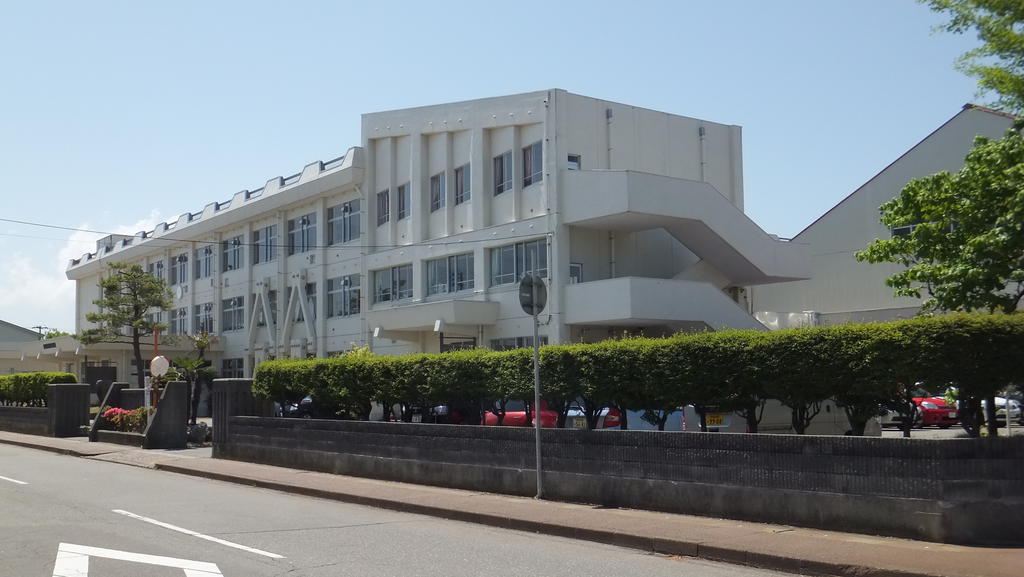 Primary school. 352m to Nagaoka Municipal Kibogaoka elementary school (elementary school)