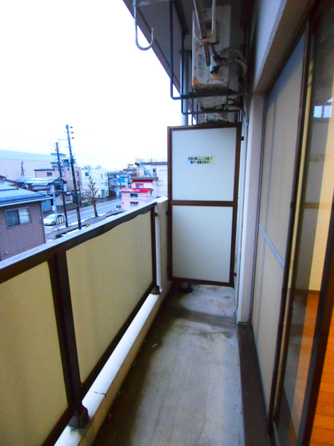 Balcony. Veranda ・ Washing over