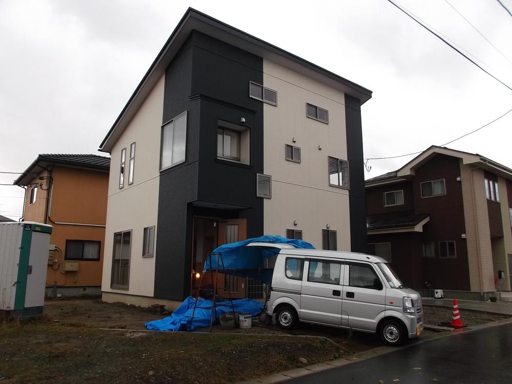 Local appearance photo. Local (11 May 2013) Shooting