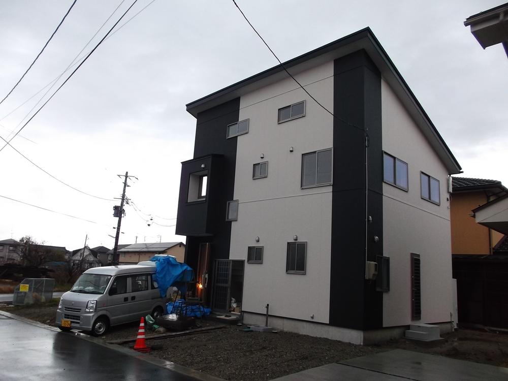 Local appearance photo. Local (11 May 2013) Shooting