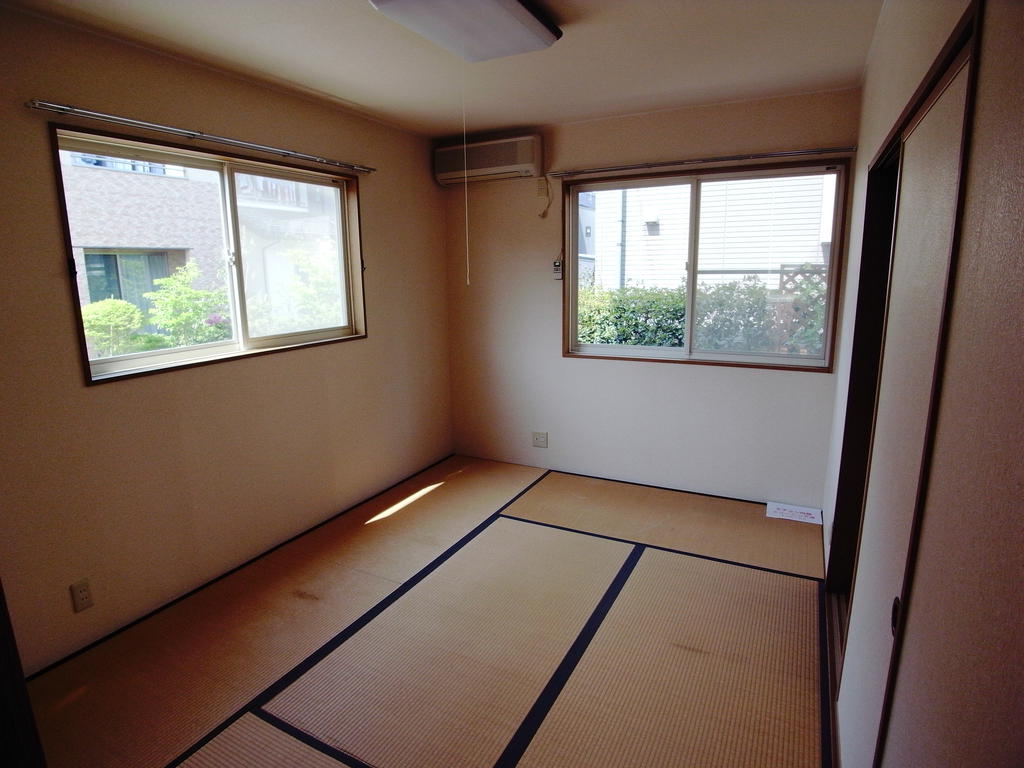 Other room space. Japanese-style room 6 quires Two-sided lighting!  It is with a closet