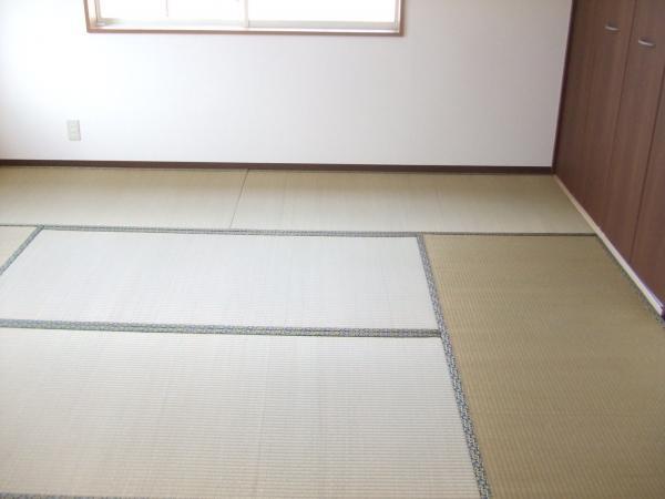Non-living room. With closet on the second floor Japanese-style room 8 tatami mats