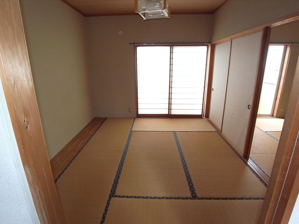 Living and room. Japanese-style room 6 quires ・ With veranda