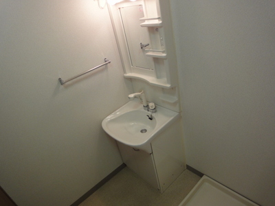 Washroom. Spacious washroom