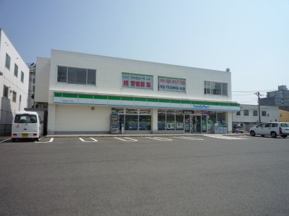 Convenience store. FamilyMart Niigata Meikekita store up (convenience store) 468m