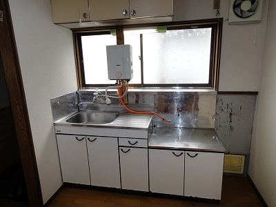 Kitchen. Two-burner stove is installed for the kitchen. 