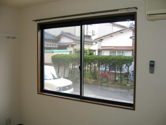 Living and room. Western-style window