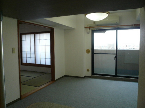 Living and room. Living-dining (about 12.5 tatami mats)