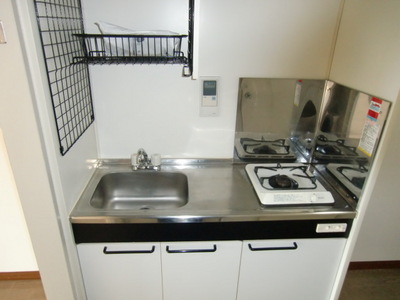 Kitchen. City gas 1 burner stove