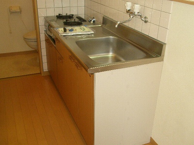 Kitchen. 2-neck with gas stove