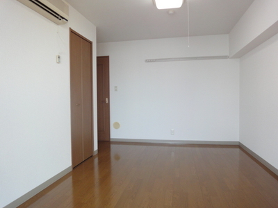 Living and room. Hiroshi 7 is the most spacious room! 