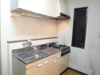 Kitchen. The kitchen is also ensure cooking space