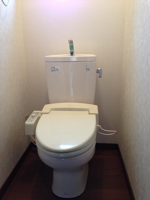 Toilet. With cleaning heating function