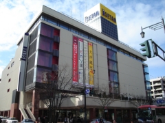 Shopping centre. Syosset Nigataisetan until the (shopping center) 862m
