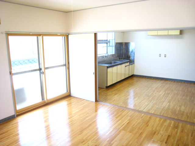 Other room space. You can also use as Western and wide LDK you open the partition door of LDK