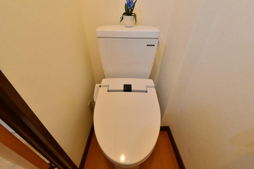 Toilet. Indoor (July 2013) Shooting