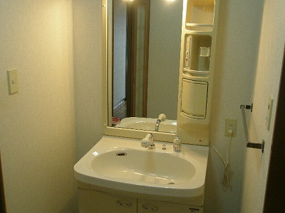 Washroom. Shampoo is with Dresser. 