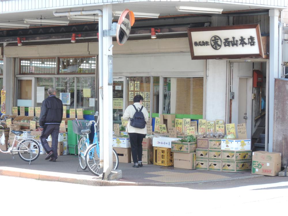 Supermarket. 2-minute walk from the Super Nishiyama (about 120m)