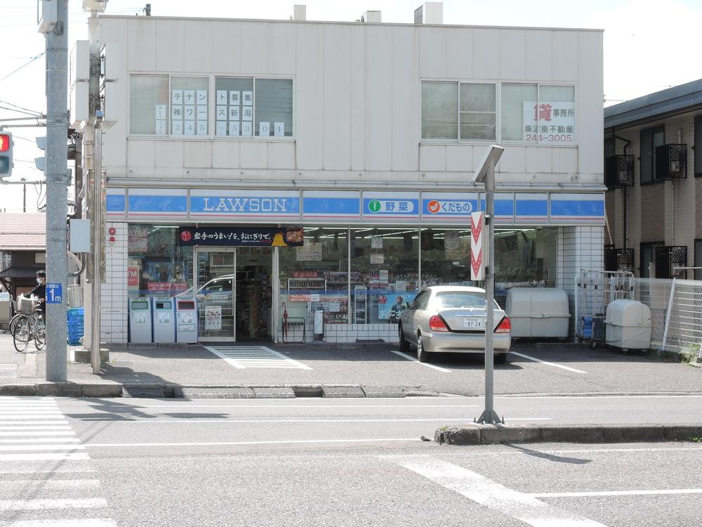 Convenience store. A 4-minute walk from the Lawson (about 290m)