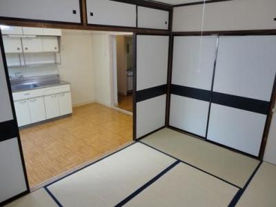 Living and room. Japanese-style room and kitchen photos