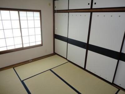 Living and room. Japanese-style room with closet