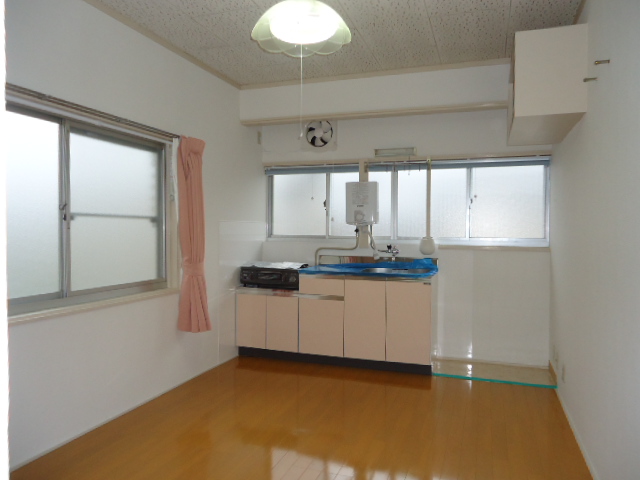 Living and room. Corner room ・ Facing south in sunny ◎