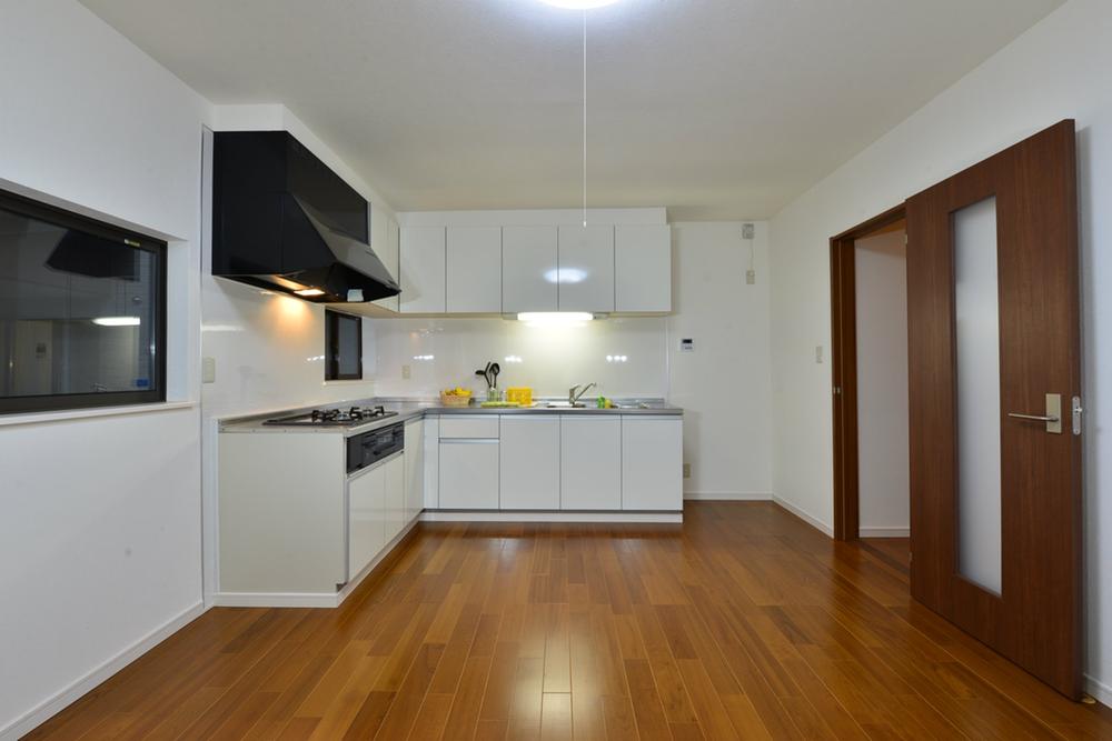 Kitchen. Indoor (12 May 2013) Shooting