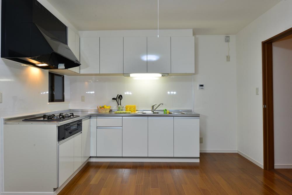 Kitchen. Indoor (12 May 2013) Shooting