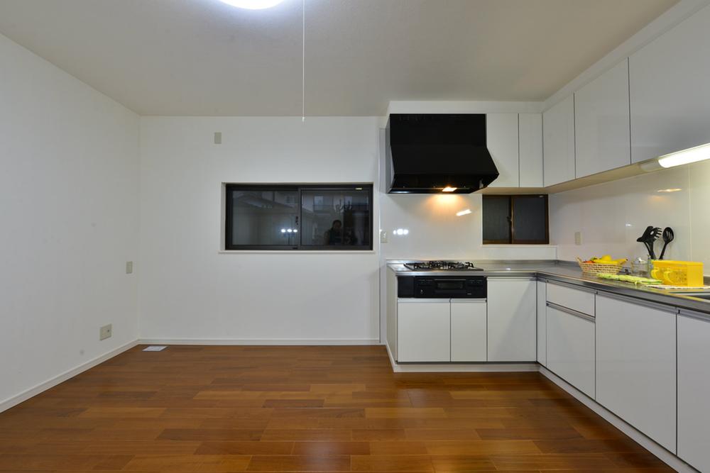 Kitchen. Indoor (12 May 2013) Shooting