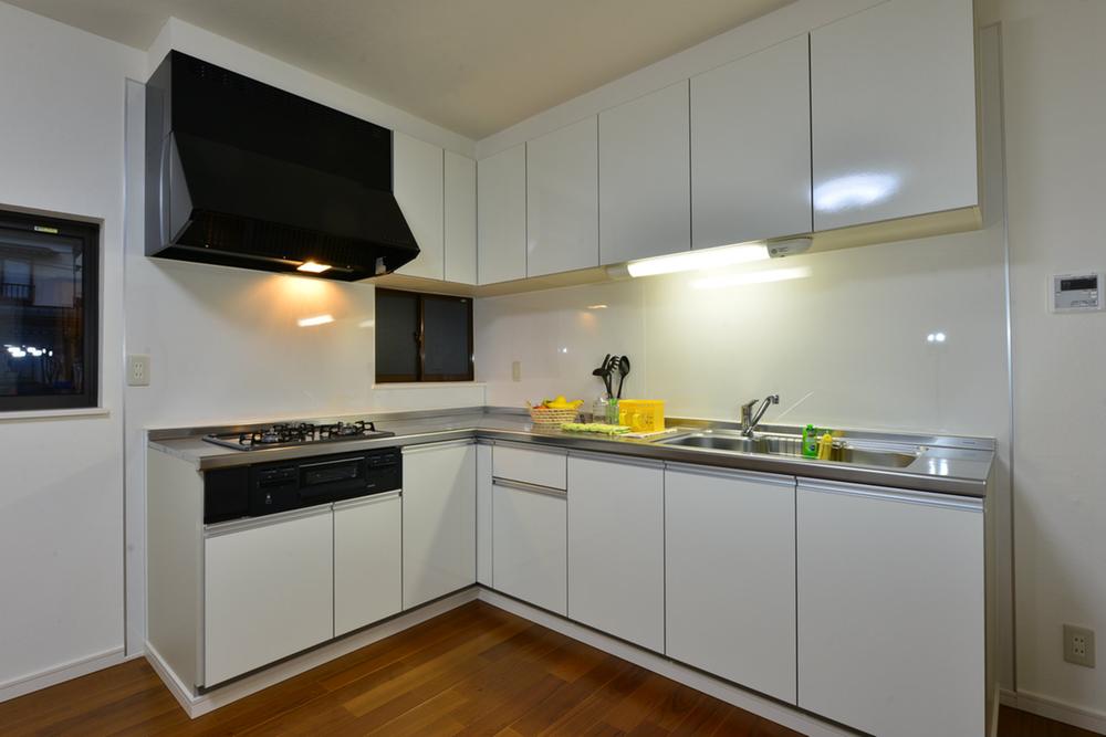 Kitchen. Indoor (12 May 2013) Shooting