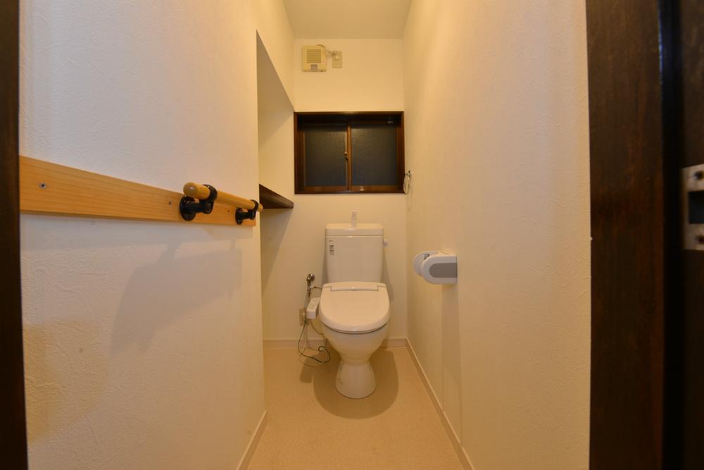 Toilet. Indoor (12 May 2013) Shooting