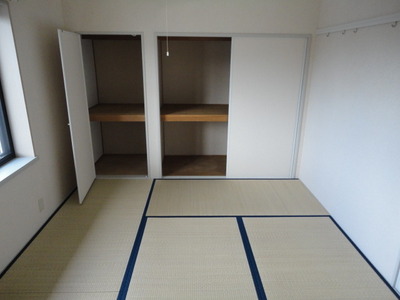 Living and room. Japanese-style room with a closet