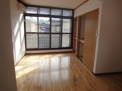 Other room space. Facing south in a bright Hiroshi 8 pledge