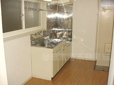 Kitchen. Because it is not a large mini-kitchen in the station near ◎