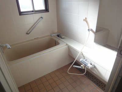 Bath. Happy bathroom in with small window