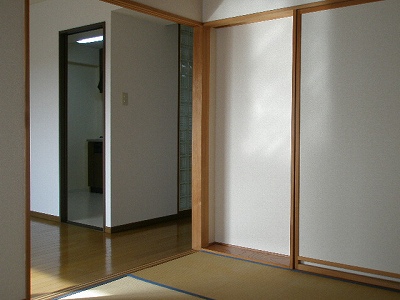 Other room space. Japanese-style room is a 6-tatami. 