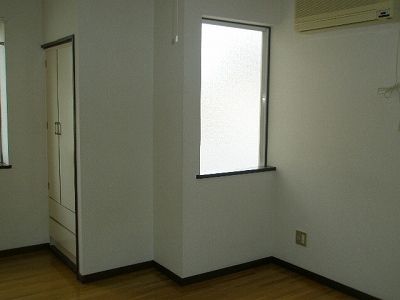 Living and room. It is a corner room specification! 