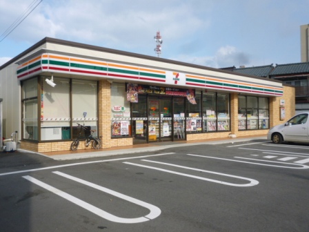 Convenience store. 140m to Seven-Eleven (convenience store)