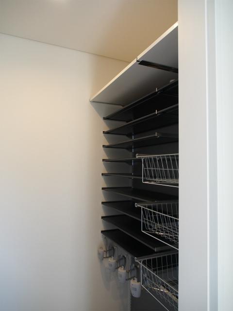 Receipt. Room (May 2013) Shooting Entrance storage