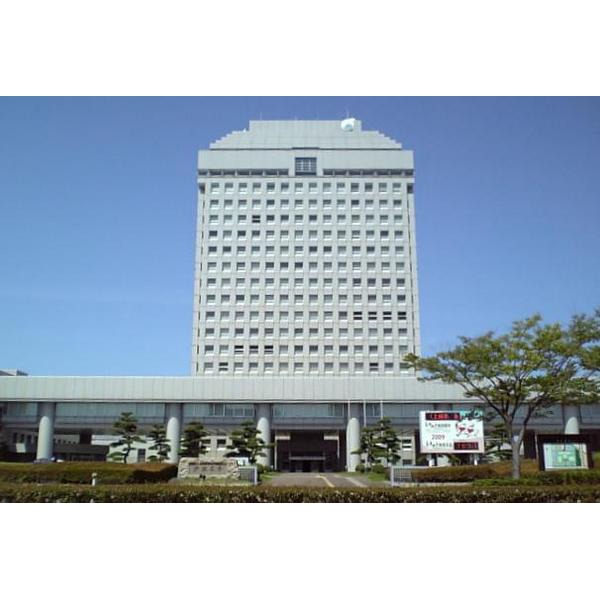 Government office. 1630m to the Niigata prefectural government (public office)