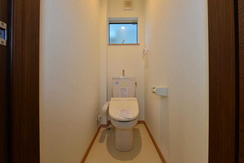 Toilet. Indoor (12 May 2013) Shooting