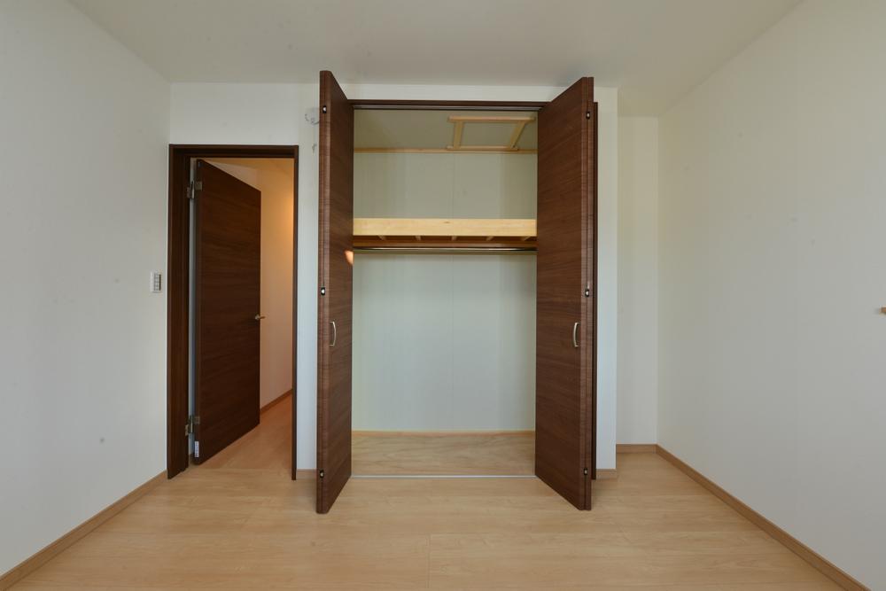 Non-living room. Indoor (12 May 2013) Shooting