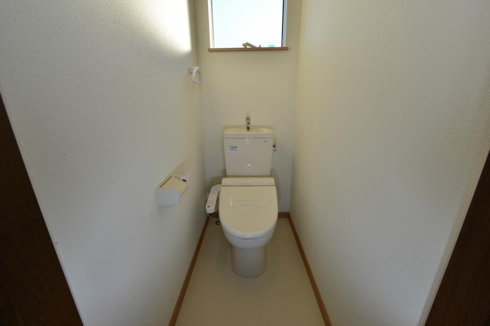 Toilet. Indoor (12 May 2013) Shooting