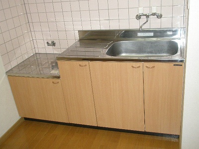 Kitchen. 2-neck of a gas stove can be installed. 